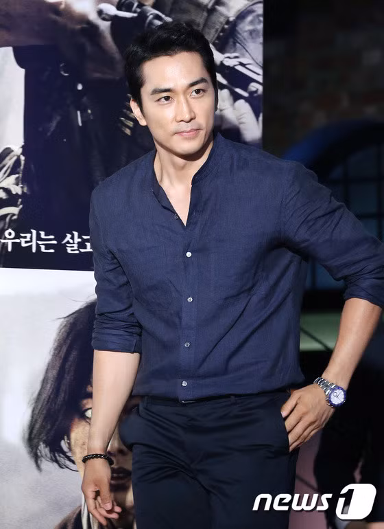 Gần đây, Song Seung Hun vướng nghi vấn chia tay Lưu Diệc Phi. Phía tài tử cho biết đó chỉ là tin đồn.