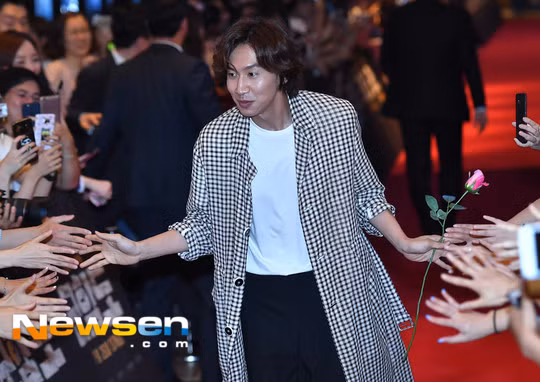 Bạn thân Song Joong Ki - Lee Kwang Soo.