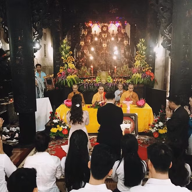 MC Thanh Trung to chuc le hang thuan voi ban gai 9X