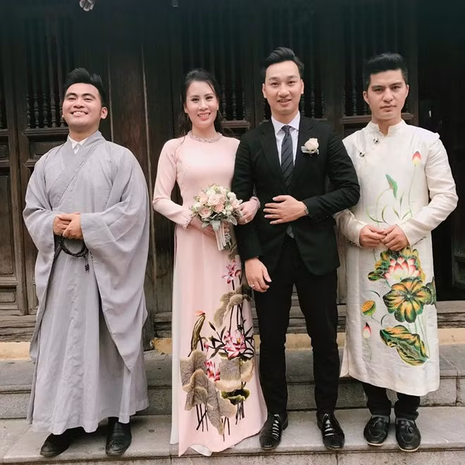 MC Thanh Trung to chuc le hang thuan voi ban gai 9X-Hinh-2