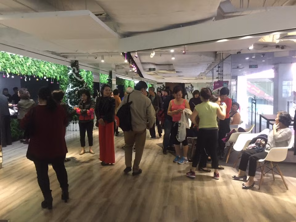 Chong Jennifer Pham ve nuoc nhung van ne hoi vien