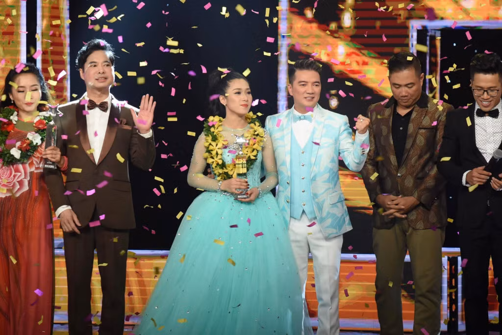 Đúng như dự đoán của phần đông khán giả trước đêm chung kết, Hellen Thủy đã giành ngôi vị quán quân Thần tượng Bolero 2017 với số phiến bình chọn là 32.94%. Ba thí sinh còn lại đồng giải á quân.