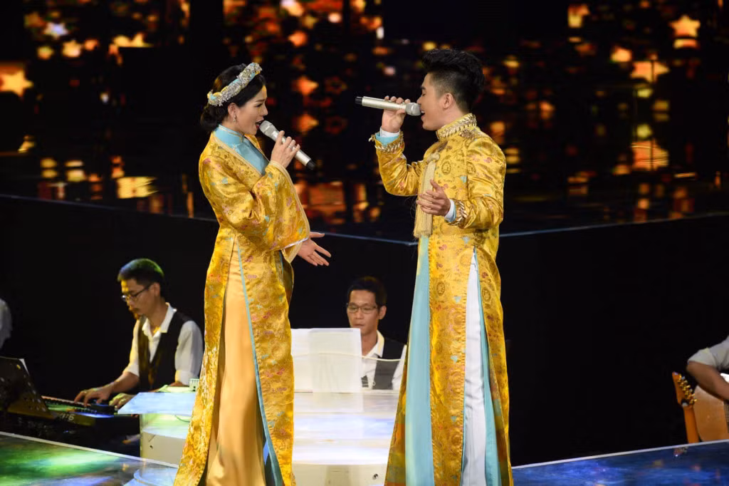 Triều Quân và Lệ Quyên hòa giọng ngọt ngào và sâu lắng qua ca khúc Lâu đài tình ái của nhạc sĩ Trần Thiện Thanh. Đây là ca khúc đã khá nổi tiếng và được nhiều ca sĩ thể hiện. Do đó, việc vượt qua cái bóng lớn của những phiên bản đi trước là bài toán với 2 cô trò Lệ Quyên. Tuy nhiên, cả 2 hoàn thành thử thách với cách thể hiện mới mẻ.