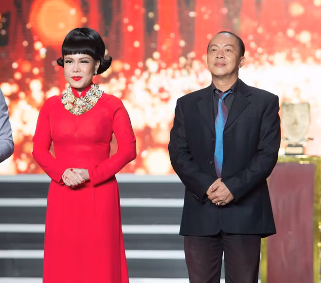 Quan quan Cuoi xuyen Viet kiet suc suyt ngat tren san khau-Hinh-5