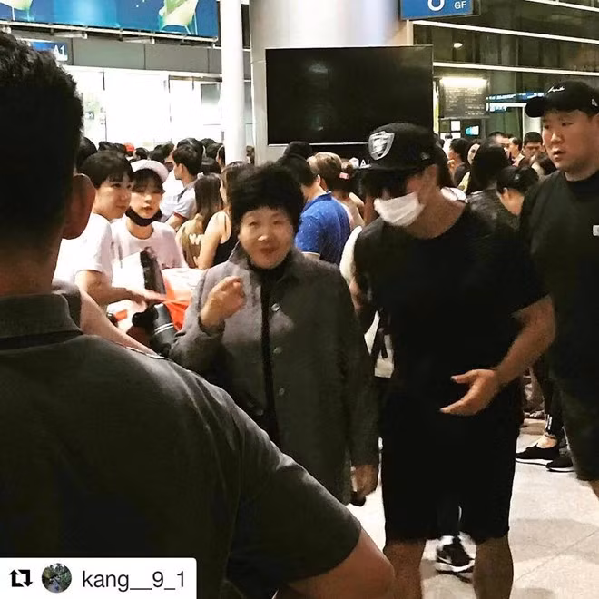 Sao Running Man bat ngo xuat hien o pho di bo Nguyen Hue-Hinh-2