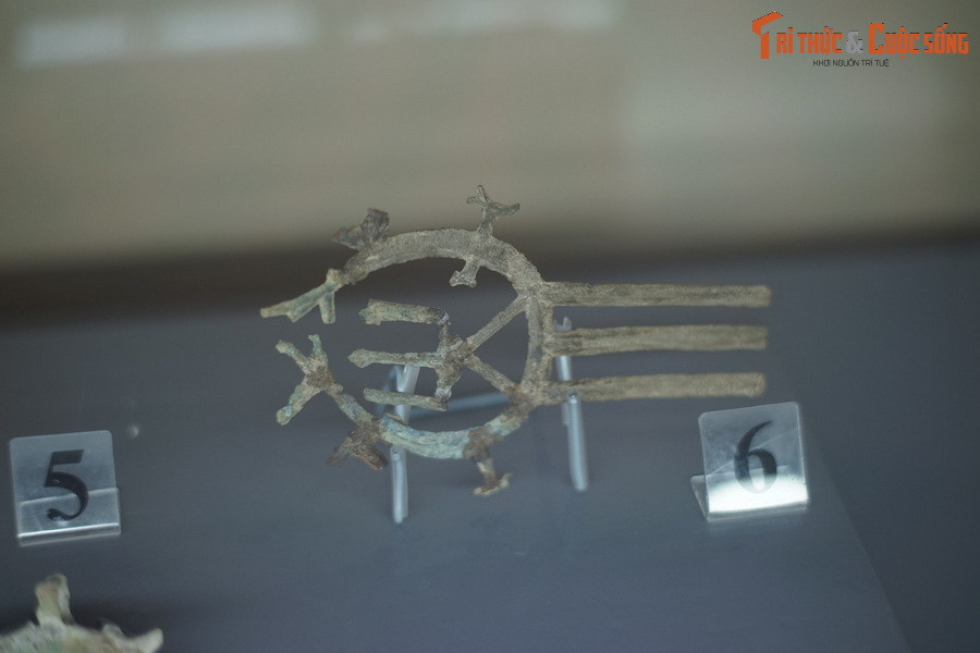 Trâm cài đầu bằng đồng, niên đại thế kỷ 2-1 TCN.