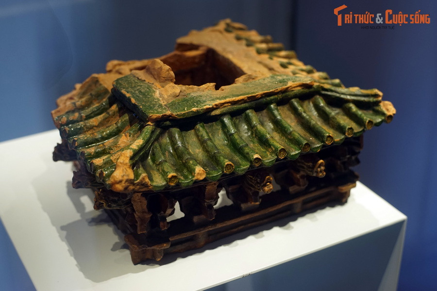 Các thành tố cấu thành bộ mái kiến trúc thời Lê sơ cũng được thể hiện tương đối đầy đủ và rõ nét qua mô hình.