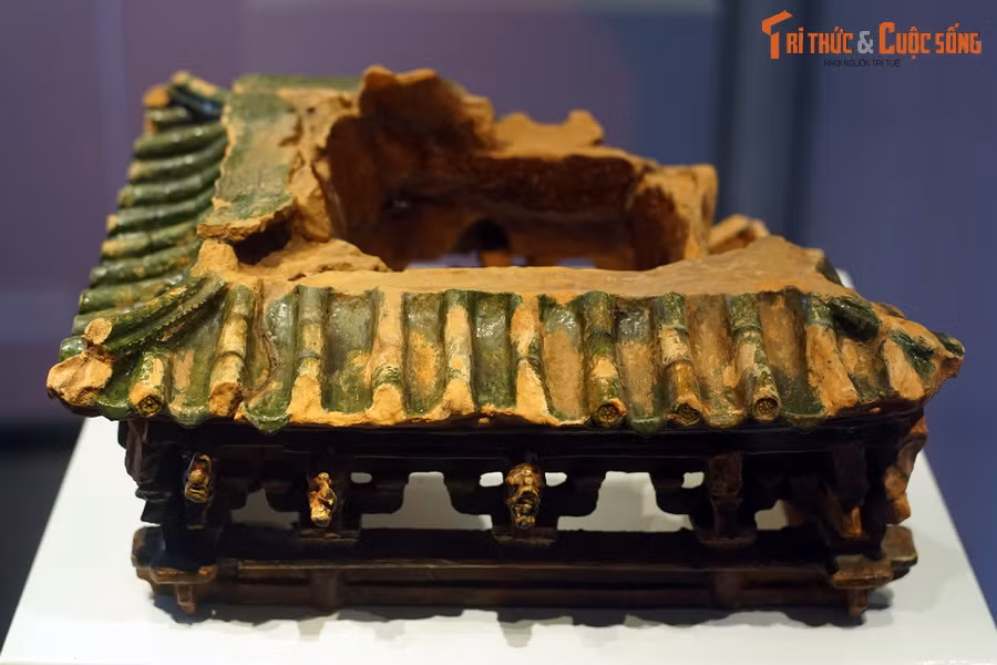 Dù chỉ là một mô hình thu nhỏ và đã bị mất mát phần lớn, hiện vật vẫn giúp các nhà khoa học nhận diện một số phần quan trọng trong các yếu tố cấu thành của công trình kiến trúc truyền thống Việt Nam thế kỷ 15-16.