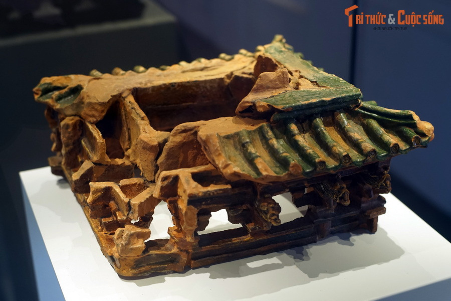 Dù không còn nguyên vẹn, mô hình kiến trúc thời Lê sơ cho thấy rõ nét hệ cột, hệ xà, hệ đấu củng của kiến trúc thời bấy giờ. Trong đó, hệ cột gồm cột cái, cột quân (cột hiên) với tất cả 16 cột.