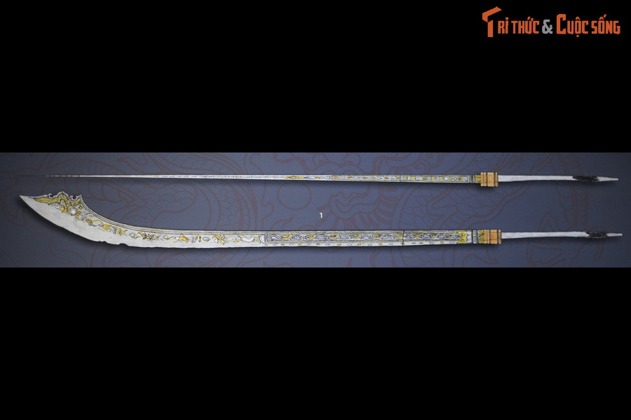 Hình ảnh phục dựng đồ án trang trí trên mặt đao và sống đao được trưng bày tại Hoàng thành Thăng Long.