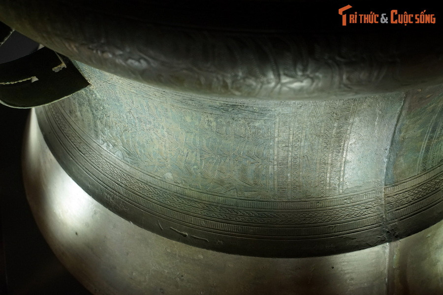 Nhìn chung, hệ thống hoa văn trang trí trên trống đồng Sao Vàng mang những nét tương đồng với các trống đồng Đông Sơn cùng thời kỳ, phản ánh sinh động đời sống sinh hoạt của người Việt cổ.