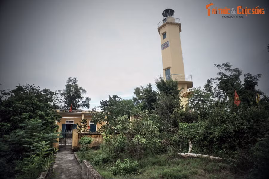 Ca ngợi sự kiên cố của Lũy Thầy, người dân Quảng Bình xưa đã lưu truyền câu ca: “Khôn ngoan qua được Thanh Hà/Dẫu rằng có cánh khó qua Lũy Thầy”. Thanh Hà ở đây chính là cửa sông Gianh.