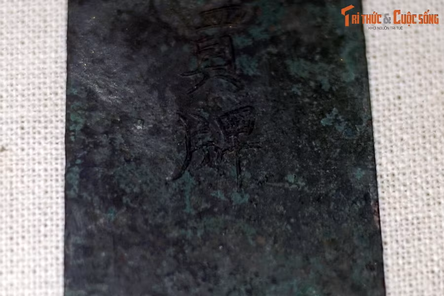 Có thể nói, Bảo vật quốc gia "Thẻ bài cung nữ ra vào nội cung thời Lê sơ" là minh chứng sinh động cho một khía cạnh sinh hoạt đời thường của cấm cung Thăng Long thế kỷ 15.