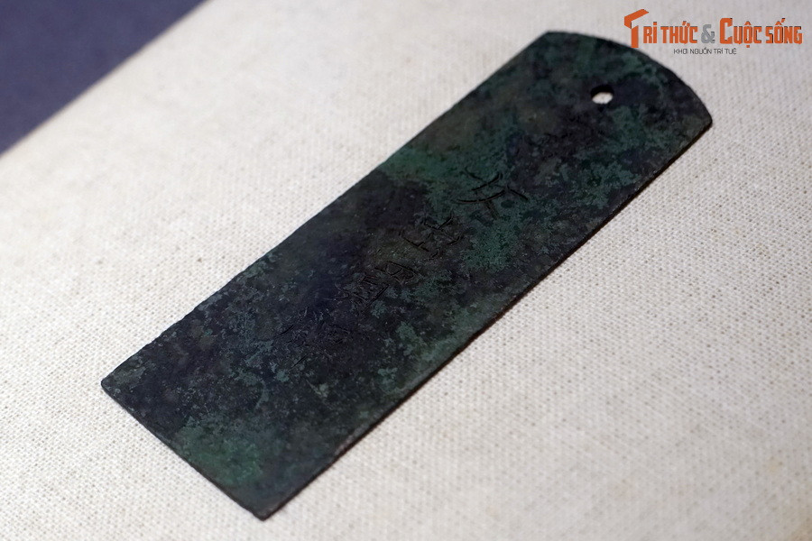 Trong 29 hiện vật vừa được công nhận là Bảo vật quốc gia vào ngày 18/1/2024 vừa qua, thẻ bài cung nữ ra vào nội cung thời Lê sơ là một dạng hiện vật độc đáo, rất hiếm gặp.