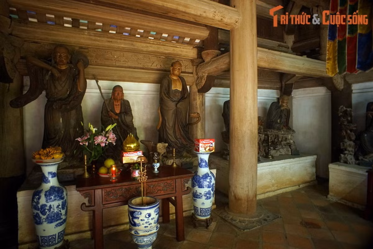 2. Được lưu giữ tại chùa Tây Phương (Thạch Thất, Hà Nội), Bảo vật quốc gia - Tượng Phật giáo thời Tây Sơn, hay 18 vị La Hán chùa Tây Phương theo cách gọi dân gian, được coi là tác phẩm kinh điển của nền nghệ thuật cổ Việt Nam.