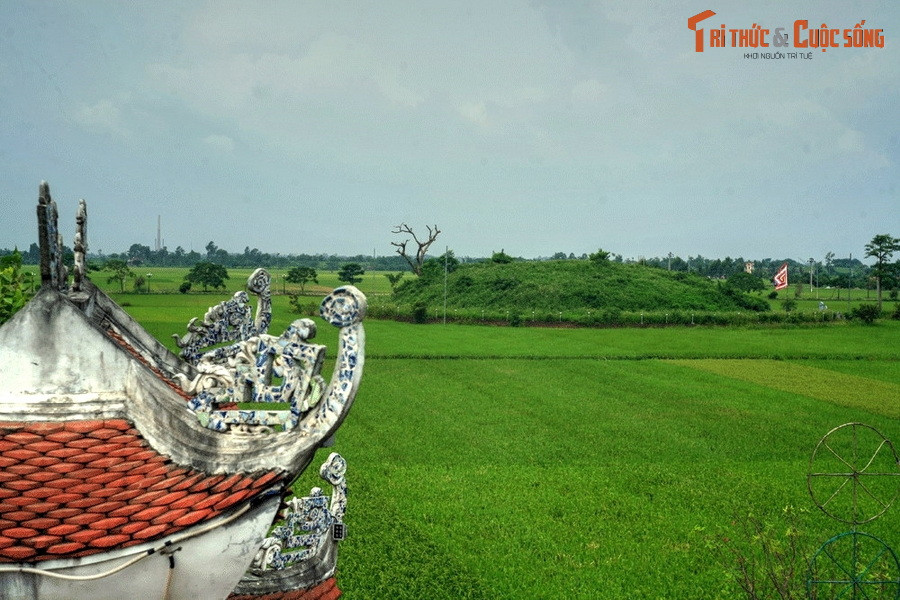 Thăng Long ở vị trí trung tâm đất nước, trong chiến tranh vệ quốc đều có thể dựa vào các hậu phương vững chắc, các căn cứ địa an toàn ở nhiều hướng khác nhau, như Hải Dương, Thái Bình, Nam Định, nhất là Thanh Hóa (nhà Trần, Hồ, Lê).