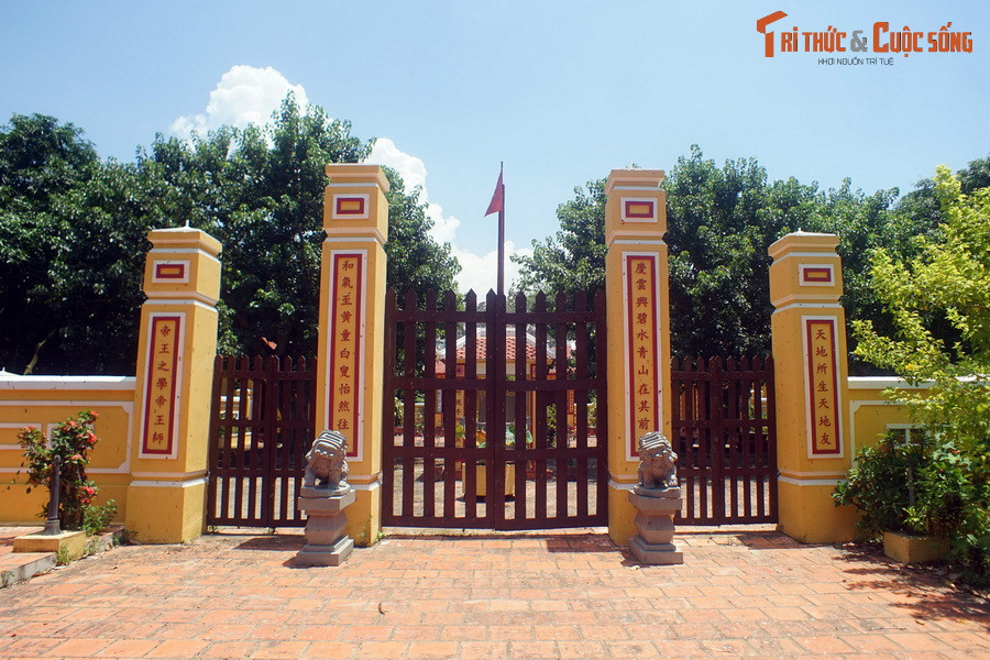 Tọa lạc ở khóm Phú Lộc Tây thuộc thị trấn Diên Khánh, cách thành phố Nha Trang 10 km, Văn miếu Diên Khánh là một trong số ít các Văn miếu cấp địa phương còn được bảo tồn ở Việt Nam.