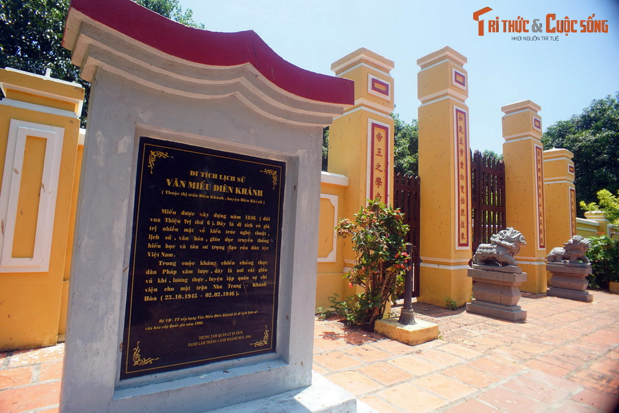 Theo sử sách, tòa văn miếu này được dựng vào năm thứ 6 thời vua Thiệu Trị, tức năm 1846. Công trình còn có các tên gọi khác như Văn miếu Trấn Bình Hòa, Văn miếu Khánh Hòa, Văn thánh miếu Khánh Hòa...