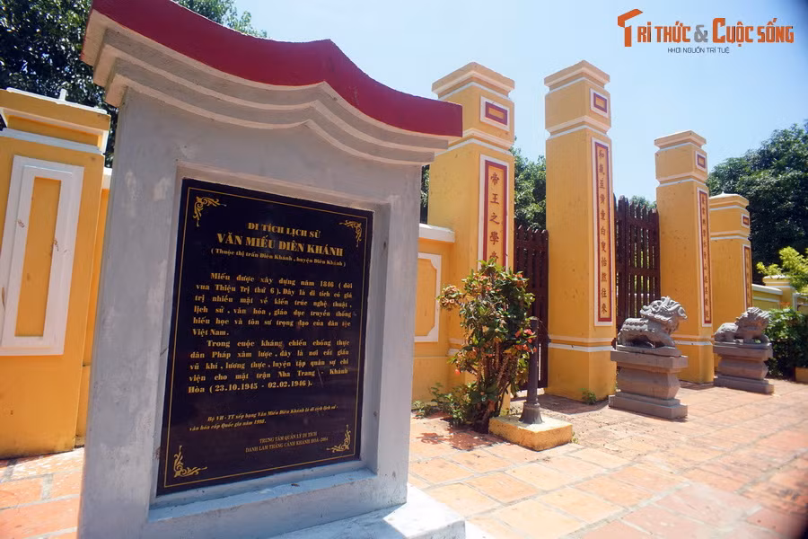 Theo sử sách, tòa văn miếu này được dựng vào năm thứ 6 thời vua Thiệu Trị, tức năm 1846. Công trình còn có các tên gọi khác như Văn miếu Trấn Bình Hòa, Văn miếu Khánh Hòa, Văn thánh miếu Khánh Hòa...