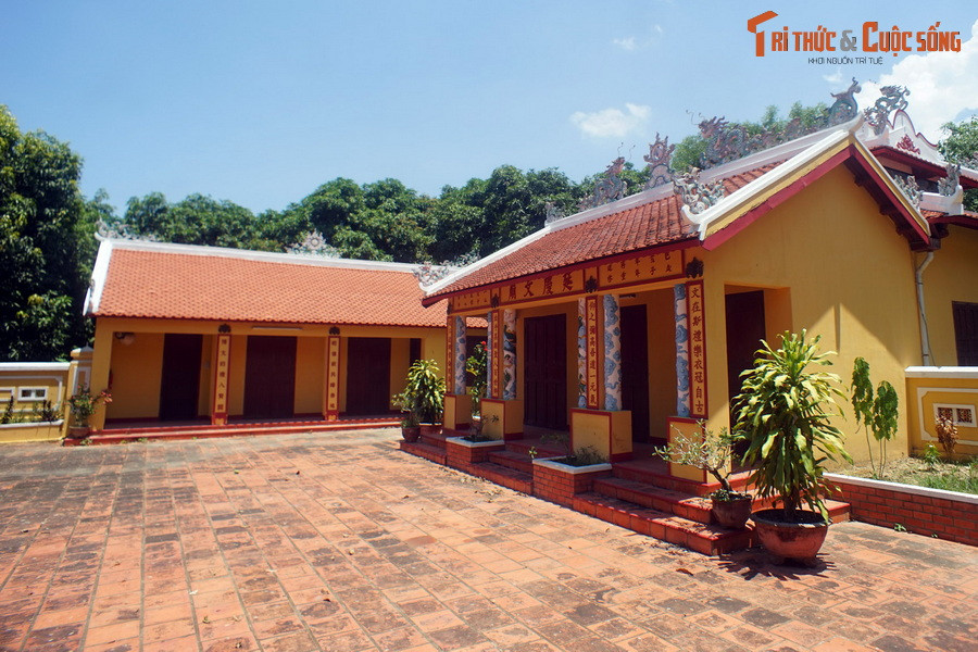 Năm 1959, Văn miếu Diên Khánh được xây dựng lại trên nền cũ với quy mô nhỏ hơn, bao gồm: Nghi môn ngoại và tường bao, nghi môn nội, nhà bia, sân miếu, cột cờ, nhà Đông, nhà Tây, bái đường, chánh tẩm...