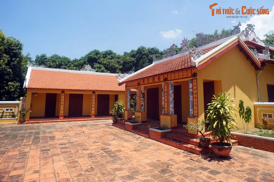 Năm 1959, Văn miếu Diên Khánh được xây dựng lại trên nền cũ với quy mô nhỏ hơn, bao gồm: Nghi môn ngoại và tường bao, nghi môn nội, nhà bia, sân miếu, cột cờ, nhà Đông, nhà Tây, bái đường, chánh tẩm...