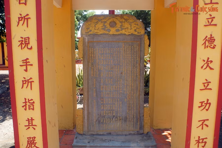 Hiện tại, nơi đây còn giữ được hai tấm bia đá năm Tự Đức thứ 11 (1858), giúp hậu thế hiểu biết hơn về lịch sử, văn hóa, sinh hoạt của nhân dân Khánh Hòa và quá trình hoàn thiện công trình năm 1854.
