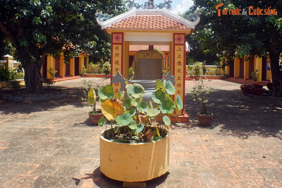 Trong cuộc kháng chiến chống Pháp, đây là nơi lực lượng cách mạng cất giấu vũ khí, lương thực, luyện tập quân sự chi viện cho mặt trận Nha Trang - Khánh Hòa từ ngày 23/10/1945-2/2/1946.