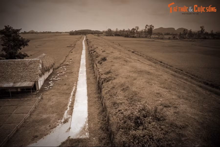 Về đường thủy từ An Tôn có thể theo dòng sông Mã đến Đồng Cổ để theo hệ thống sông đào thời Tiền Lê qua các huyện Thiệu Hóa, Đông Sơn, Quảng Xương, Nông Cống, Tĩnh Gia vào Nam; hoặc xuôi dòng sông Lạch Trường ra biển, sông Lèn ra Bắc.