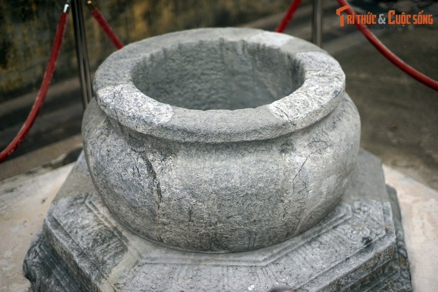 Cách tạo hình giếng này mang hàm ý “nước lấy từ giếng như dòng nước tinh khiết đọng trên những bông hoa sen”. Ý tưởng này thể hiện sự tinh tế đạt đến đỉnh cao trong nghệ thuật chạm khắc giếng đá thời Lê Trung hưng.