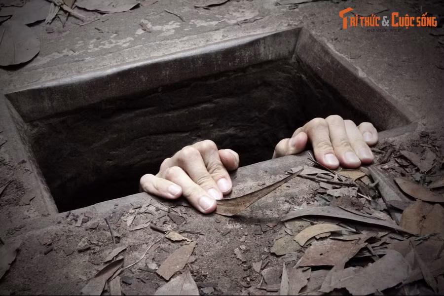 Chỉ cần chui xuống một đoạn đường hầm ở Củ Chi, những vị khách đến từ phương xa sẽ hiểu vì sao quân dân Củ Chi có thể đối đầu và giành chiến thắng trước một đạo quân đông đảo, thiện chiến, được trang bị hiện đại, tối tân hơn bội phần...