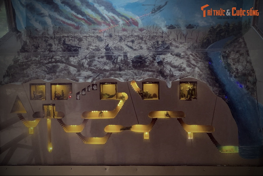 Với hệ thống đường và các phòng chức năng trong lòng đất, địa đạo không chỉ là nơi trú ẩn mà đã trở thành nơi sinh sống, học tập, làm việc, cứu thương, hội họp, kho chứa vũ khí...