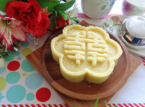 Ngoài ra bạn có thể chuẩn bị thêm các món tráng miệng như chè kho, chè con ong hoặc xôi chè để mâm cỗ thêm đầy đặn. 