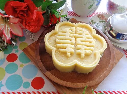 Ngoài ra bạn có thể chuẩn bị thêm các món tráng miệng như chè kho, chè con ong hoặc xôi chè để mâm cỗ thêm đầy đặn. 