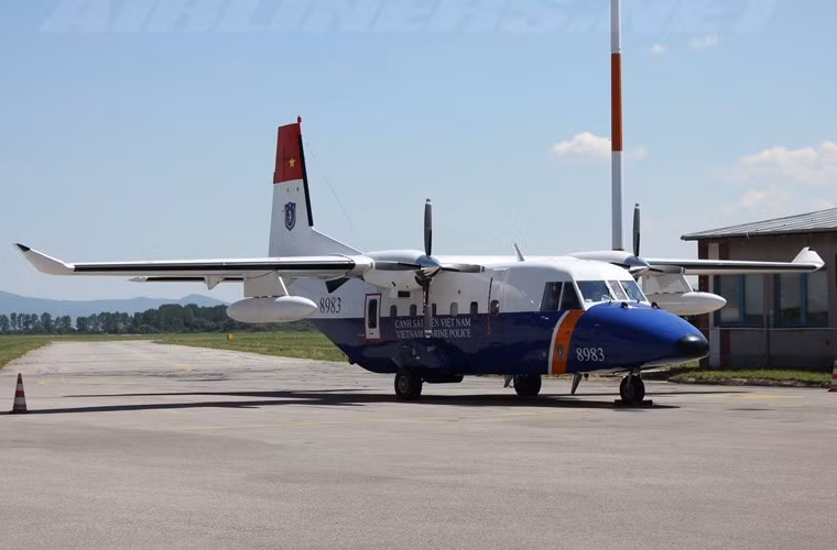 Máy bay CASA 212 trang bị cho Cảnh sát biển Việt Nam thuộc series 400 là loại mới nhất, hiện đại nhất của dòng máy bay do EADS CASA Tây Ban Nha chế tạo. So với thế hệ đầu tiên, nó đã cải tiến rất mạnh mẽ về hệ thống điện tử, động cơ, độ tin cậy, an toàn bay, hệ thống trinh sát mặt biển...