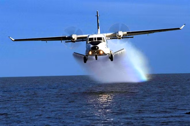 Một trong những ưu điểm nổi bật và đặc biệt trên CASA 212 là khả năng bay ở độ cao cực thấp (dưới 100m so với mực nước biển) ở tốc độ thấp trong khi vẫn đảm bảo được khả năng cơ động tuyệt vời. Tính năng này rất phù hợp cho hoạt động tìm kiếm cứu hộ cứu nạn trên biển. Trong ảnh là một chiếc CASA 212 của nước ngoài hoạt động ở độ cao cực thấp.