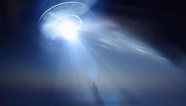 Các chuyên gia cho rằng, những sinh vật ngoài Trái đất có thể thu hút sự chú ý bằng các các dấu hiệu kỳ vĩ. Chẳng hạn như các nhà khoa học đang rất quan tâm đến ngôi sao KIC 8462852, đối tượng trong vài năm gần đây đã mờ đi một cách khó hiểu rồi lại trở nên sáng hơn.