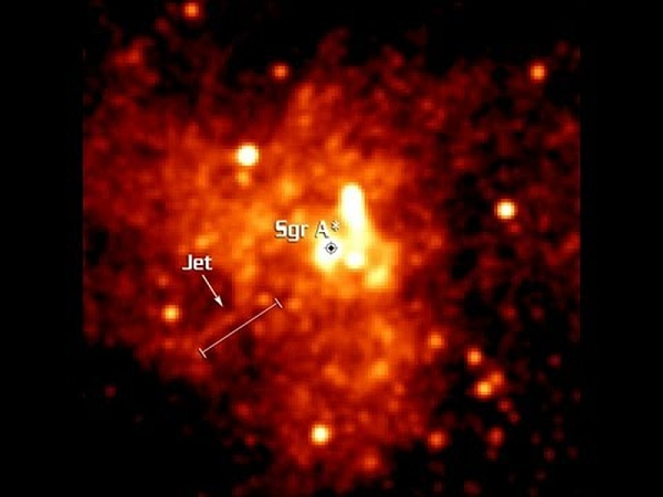 Ánh sáng không thể thoát ra khỏi một lỗ đen một khi nó đã bị kéo ra khỏi chân trời sự kiện. Chân trời sự kiện là đường biên mà vượt qua đường biên đó thì không một vật chất nào có thể quan sát được, hay nhiều người coi nó là điểm không thể quay đầu khi nói đến một lỗ đen.