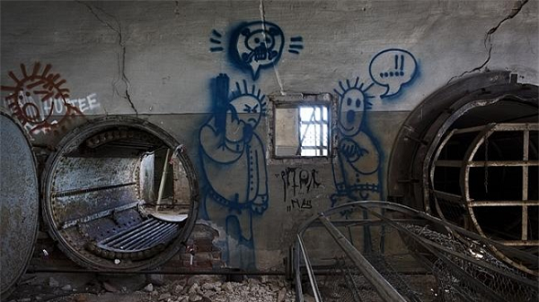 Tháng 5/2014, hòn đảo được bán với giá hơn 400.000 bảng Anh, tức 13 tỷ đồng trong một lần đấu giá. Doanh nhân người Ý, Luigi Brugnaro, chủ nhân mới của hòn đảo, sẽ được phép sử dụng vùng đất này trong vòng 99 năm.