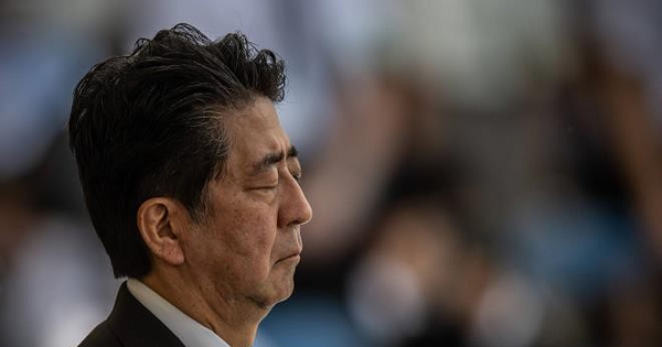 Ông Abe là một trong số ít các nhà lãnh đạo thế giới duy trì mối quan hệ thân thiết nhất quán với cựu Tổng thống Mỹ Donald Trump. Chính quyền của ông Abe cũng đã thông qua một loạt luật thúc đẩy các chính sách an ninh theo chủ nghĩa hiện thực cũng như quảng bá tầm nhìn về khu vực Ấn Độ Dương - Thái Bình Dương tự do và mở.