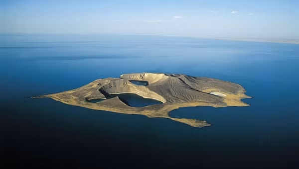  Đảo Barsa-Kelmes nằm ở Trung Á, có diện tích 133 km2. Theo tiếng Kazakh của người bản địa, Barsa-Kelmes có nghĩa là hòn đảo “một đi không trở lại”.