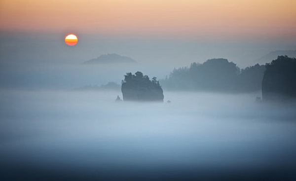 Thậm chí, đối với tất cả những ai từng dấn thân vào thám hiểm hòn đảo cũng đều biến mất một cách bí ẩn. Họ không bao giờ trở lại khi xâm nhập vào "vùng đất cấm" đó. Không những thế, hòn đảo Barsa-Kelmes còn khiến tất cả các thiết bị hiện đại của con người bị vô hiệu hóa.