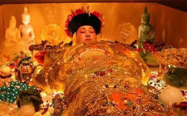 Hơn nữa, theo các chuyên gia, dạ minh châu còn giúp thi hài người quá cố không bị phân hủy. Tuy nhiên, theo các nhà nghiên cứu đánh giá đó lại là một bước tính toán khôn ngoan của Võ Tắc Thiên.