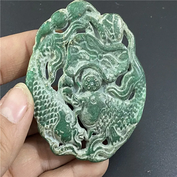 Cuối cùng ông cũng nhận ra đó là viên ngọc cự kỳ quý giá. Nhà vua hối hận thì mọi việc đã muộn. Biện Hòa trở thành người tàn phế, máu của ông loang đỏ cả sân triều. Từ đó viên ngọc quý này được mang tên là “ngọc bích Biện Hòa” – viên ngọc đẫm máu.