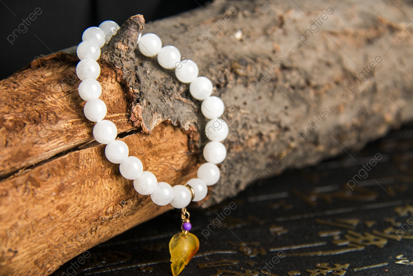 Tuy nhiên, cả 2 lần đem cống đều bị hãm hại khiến nhag vua cho rằng đây là viên ngọc giả và chặt cụt 2 chân của ông. Quá đau đớn uất hận, Biện Hòa bèn ôm lấy viên ngọc, lao đầu vào tường toan tự tử. Tuy nhiên vua đã kịp ngăn lại và sau đó đích thân xem xét viên ngọc.