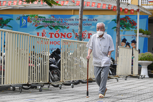 Nguoi dan Ha Noi tap nap di tiem vaccine khi Covid-19 “nong” tro lai-Hinh-11