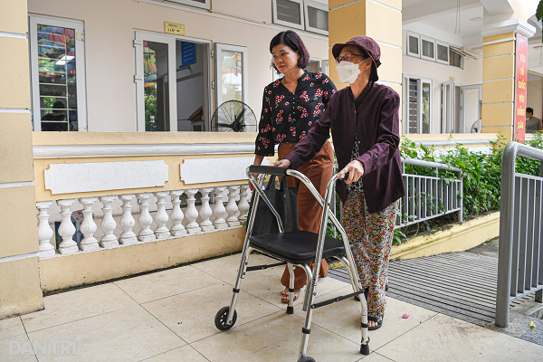 Nguoi dan Ha Noi tap nap di tiem vaccine khi Covid-19 “nong” tro lai-Hinh-8