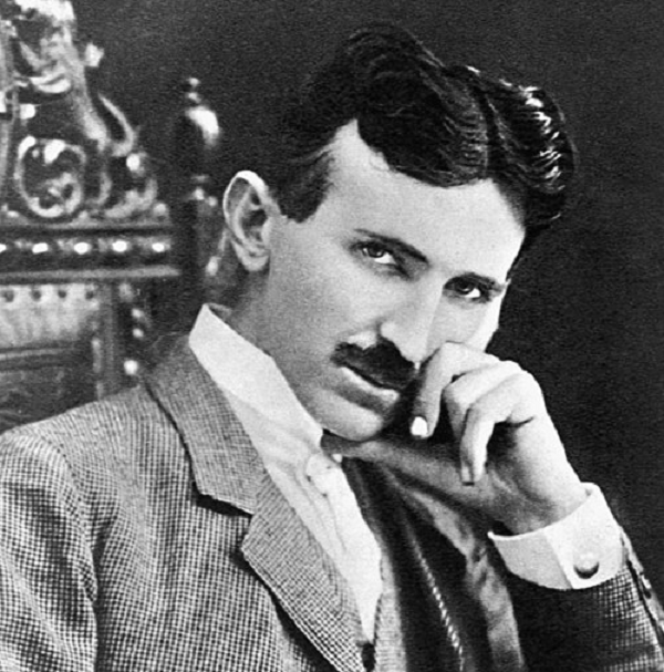 Tất cả các thiết kế của ông - khoảng 300 trong số đó được cấp bằng sáng chế - đều hướng tới tương lai và đó là lý do mọi người gọi ông là "nhà phát minh ra thế kỷ 20".