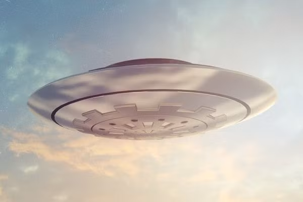 Cùng xuất hiện với người ngoài hành tinh này còn có một người bạn đồng hành và một người máy. Sở dĩ Matveyev nhận định kẻ thứ ba là một người máy vì nó rõ ràng không phải là người ngoài hành tinh.