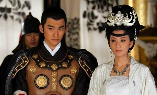 Thậm chí, Diêm Thức Vi đã cố tình làm gãy tay mình để từ chối lời dụ dỗ của bè lũ phiến đảng Lý Kính Nghiệp, thể hiện ý nguyện trung thành tuyệt đối không gì lay chuyển được với triều đình.