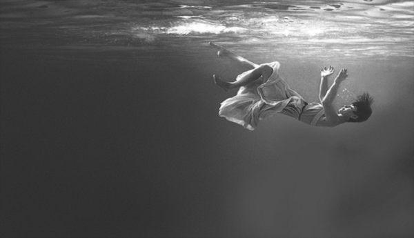 Trước khi được cứu sống sau khi chết, những người sống sót sau cơn ngừng tim đã biết những gì đang xảy ra xung quanh họ. Một số bằng chứng cho thấy người chết thậm chí có thể nghe thấy bác sĩ thông báo rằng họ đã chết.